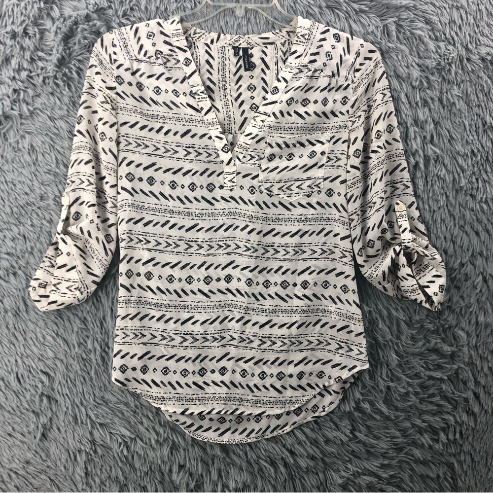 Maurices Blouse Womens Small Vneck Burnout Southwestern